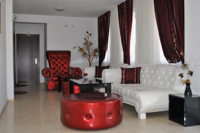 Семеен Хотел "Кораб Ренеса" Ravda Exterior photo